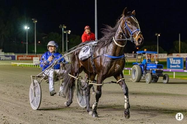 DE CAMPO HAPPY TO LEAD IN DIAMOND PURSUIT